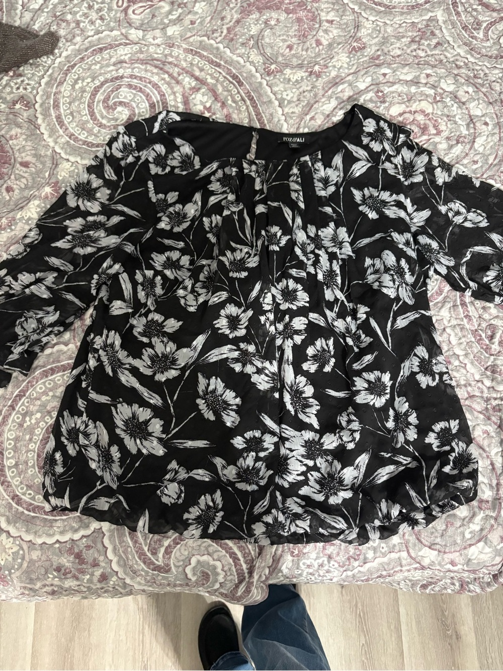 Roz & Ali Black and White Floral Peasant Blouse